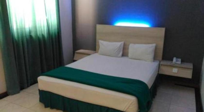 Kharisma Hotel Madiun Exterior foto