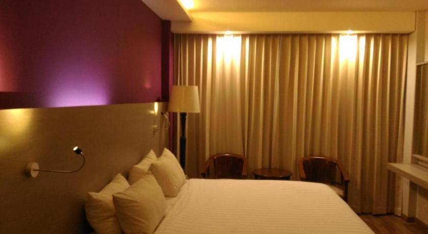 Kharisma Hotel Madiun Exterior foto